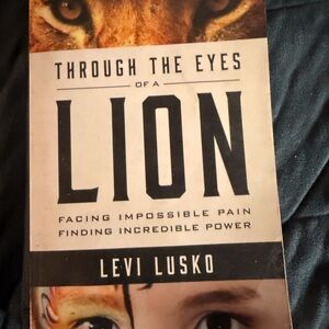 Through the Eyes of a Lion by Levi Lusko - White, Black, Tan Cover